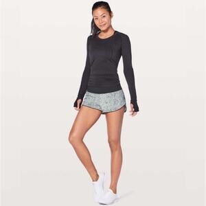Lululemon Speed Up Short Awaken 2.5" - Size 6